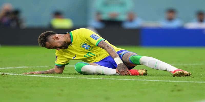 Neymar chấn thương nặng - selecao có thể trông chờ vào ai? 8 Neymar chấn thương nặng ở trận đầu ra quân